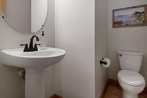 Bath - 871 SW Blakely Rd, Bend, OR 97702 photo 5 of 5