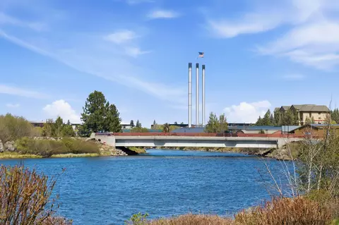 View/Area - 871 SW Blakely Rd, Bend, OR 97702 photo 2 of 6