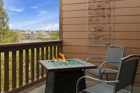 Exterior - 871 SW Blakely Rd, Bend, OR 97702 photo 4 of 10