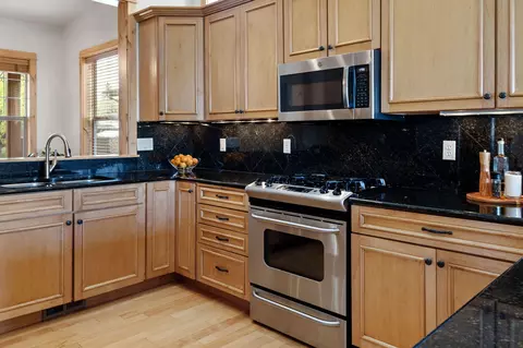 Kitchen - 871 SW Blakely Rd, Bend, OR 97702 photo 4 of 5