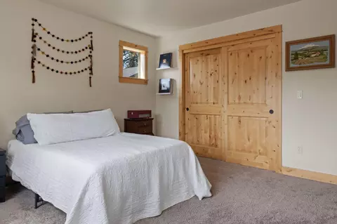 Bedroom - 871 SW Blakely Rd, Bend, OR 97702 photo 6 of 6