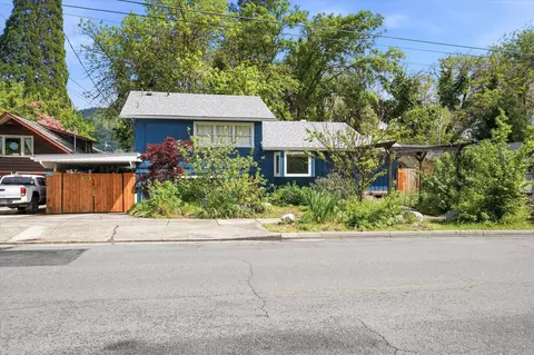 1335 NW Washington Blvd, Grants Pass, OR 97526