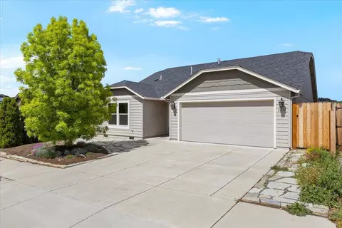 3471 Cascara St, Medford, OR 97504