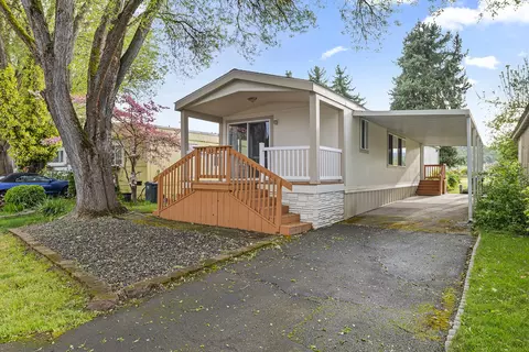 3700 Bellinger Ln #33, Medford, OR 97501