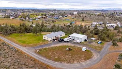 222 SE Steele St, Madras, OR 97741