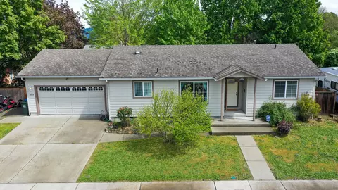 2885 Galaxy Way, Grants Pass, OR 97527