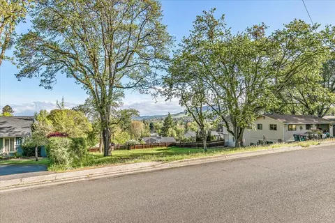 2449 Capital Ave, Medford, OR 97504