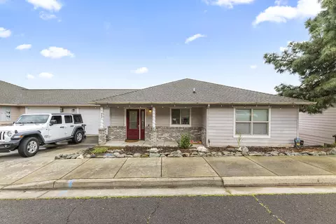 457 Elm St, Phoenix, OR 97535