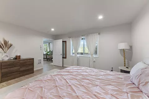 Bedroom - 457 Elm St, Phoenix, OR 97535 photo 6 of 6
