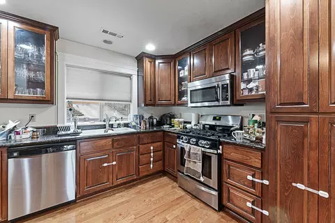 Kitchen - 457 Elm St, Phoenix, OR 97535 photo 2 of 2