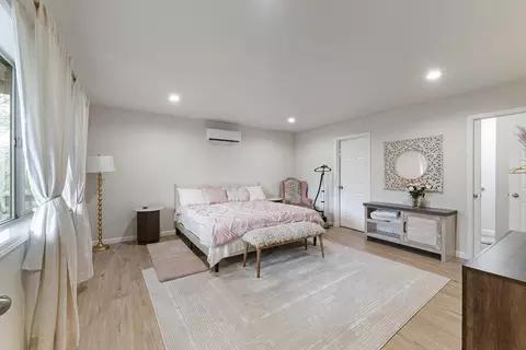Bedroom - 457 Elm St, Phoenix, OR 97535 photo 5 of 6