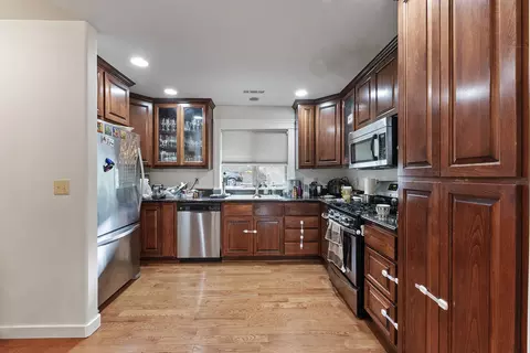 Kitchen - 457 Elm St, Phoenix, OR 97535 photo 1 of 2