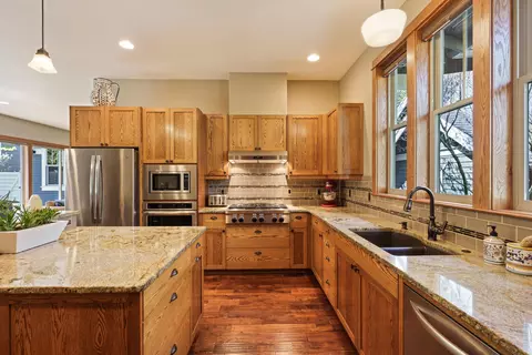 Kitchen - 2322 NW High Lakes Loop, Bend, OR 97703 photo 3 of 6