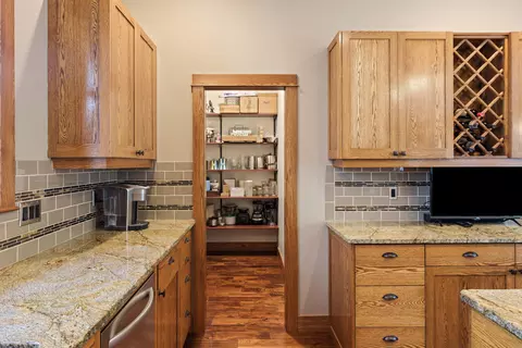 Kitchen - 2322 NW High Lakes Loop, Bend, OR 97703 photo 5 of 6