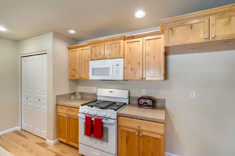 Kitchen - 16559 Daisy Pl, La Pine, OR 97739 photo 1 of 3