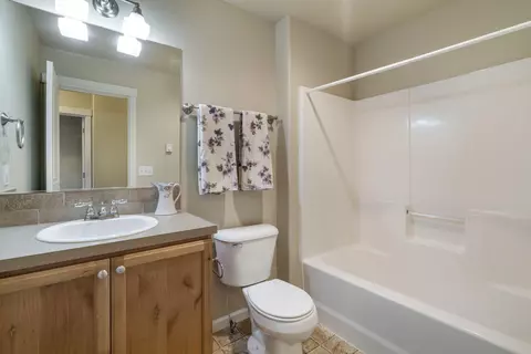 Bath - 16559 Daisy Pl, La Pine, OR 97739 photo 3 of 3