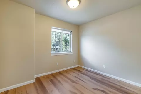 Bedroom - 16559 Daisy Pl, La Pine, OR 97739 photo 6 of 6