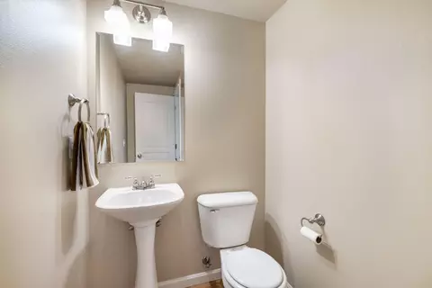 Bath - 16559 Daisy Pl, La Pine, OR 97739 photo 1 of 4