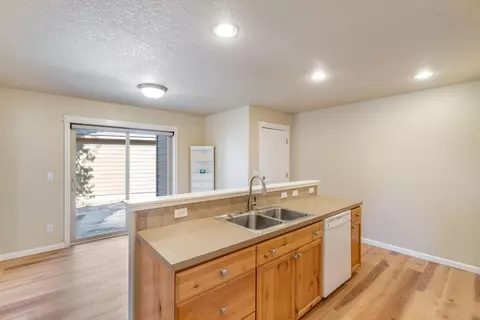 Kitchen - 16559 Daisy Pl, La Pine, OR 97739 photo 3 of 3