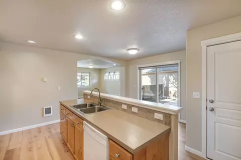 Kitchen - 16559 Daisy Pl, La Pine, OR 97739 photo 2 of 3