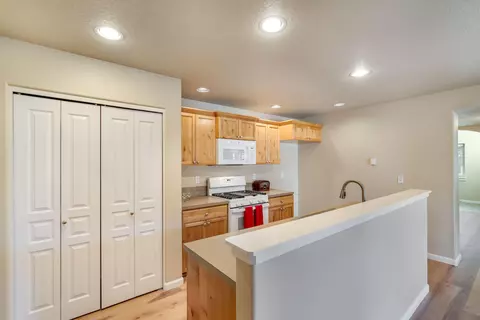Kitchen - 16559 Daisy Pl, La Pine, OR 97739 photo 1 of 3