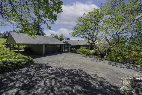 65 High Oak Dr, Medford, OR 97504