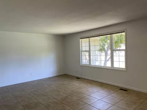 2215 Arctic Cir, Medford, OR 97504