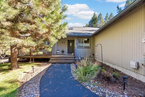 55833 Lost Rider Loop, Bend, OR 97707 photo 2