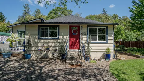 1203 4th Ave, Gold Hill, OR 97525