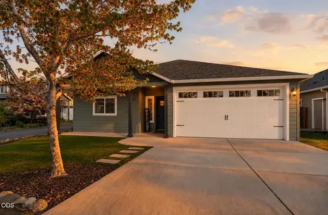 1350 Swayze Ln, Medford, OR 97501