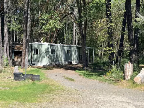 912 N Old Stage Rd, Cave Junction, OR 97523