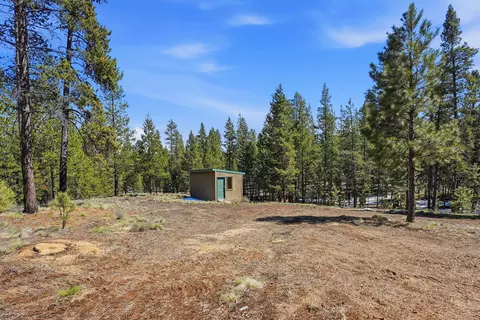 15171 W River Loop Dr W, Bend, OR 97707
