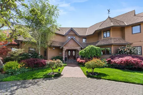 808 Pompadour Dr, Ashland, OR 97520