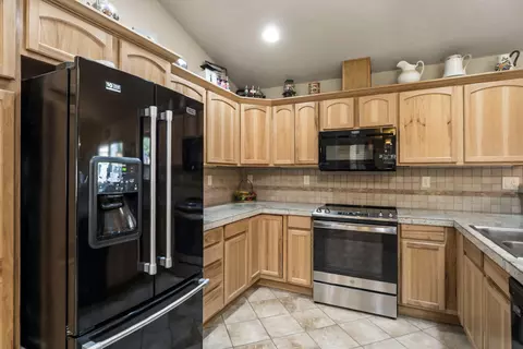 Kitchen - 17048 Norwalk Rd, Bend, OR 97707 photo 3 of 5