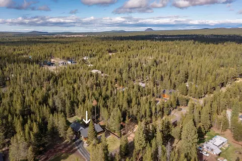 View/Area - 17048 Norwalk Rd, Bend, OR 97707 photo 2 of 3