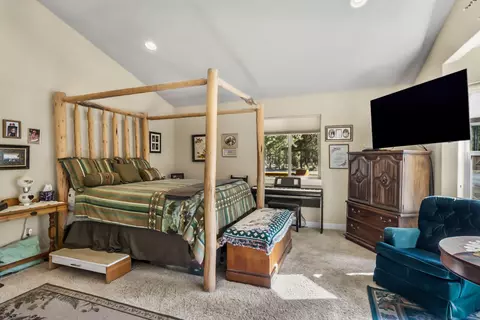Bedroom - 17048 Norwalk Rd, Bend, OR 97707 photo 3 of 4