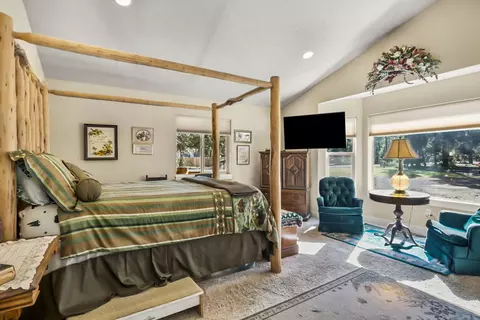 Bedroom - 17048 Norwalk Rd, Bend, OR 97707 photo 4 of 4