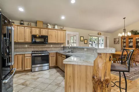 Kitchen - 17048 Norwalk Rd, Bend, OR 97707 photo 4 of 5