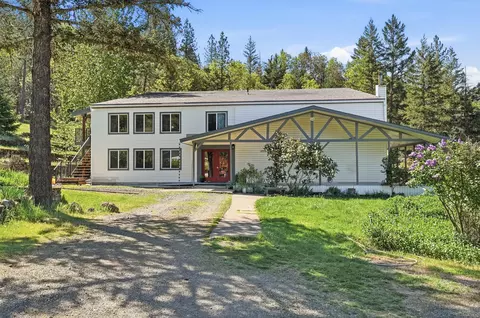 827 Summit Loop, Grants Pass, OR 97527