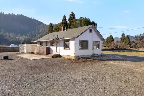 175 Rogue River Hwy, Gold Hill, OR 97525