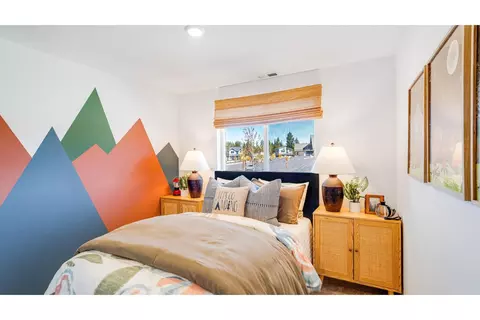 Bedroom - 16651 Grey Pine St, La Pine, OR 97739 photo 1 of 10