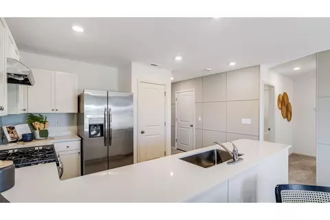 Kitchen - 16651 Grey Pine St, La Pine, OR 97739 photo 4 of 4