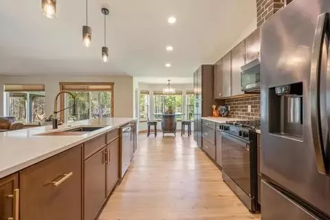 Kitchen - 55550 Heidi Ct, Bend, OR 97707 photo 3 of 4