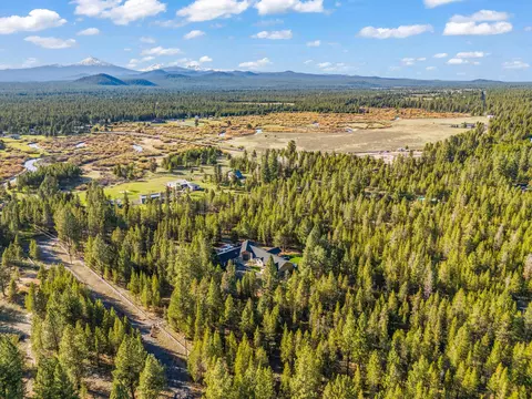 View/Area - 55550 Heidi Ct, Bend, OR 97707 photo 1 of 2