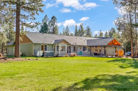 Exterior - 55550 Heidi Ct, Bend, OR 97707 photo 6 of 10