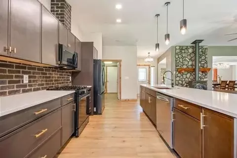 Kitchen - 55550 Heidi Ct, Bend, OR 97707 photo 2 of 4