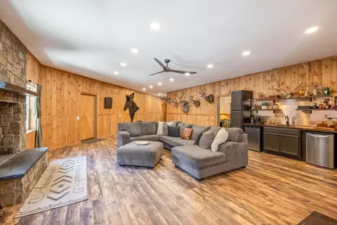 Living - 55550 Heidi Ct, Bend, OR 97707 photo 2 of 2