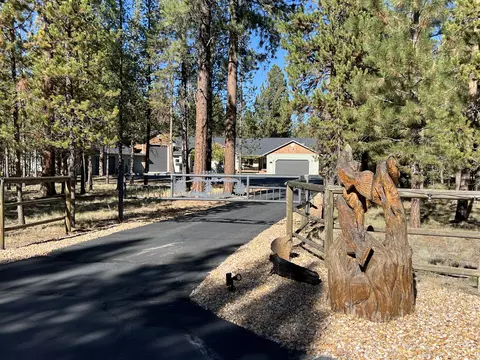 Exterior - 55550 Heidi Ct, Bend, OR 97707 photo 2 of 10