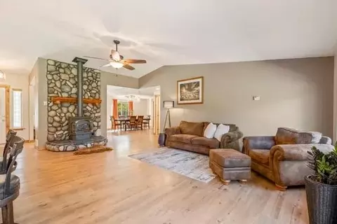 Living - 55550 Heidi Ct, Bend, OR 97707 photo 1 of 2
