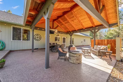 Exterior - 55550 Heidi Ct, Bend, OR 97707 photo 3 of 10